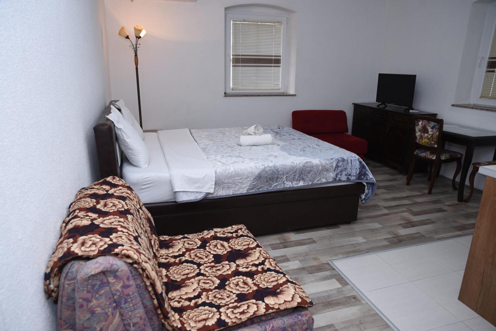 Rooms Filip บิโตลา ภายนอก รูปภาพ